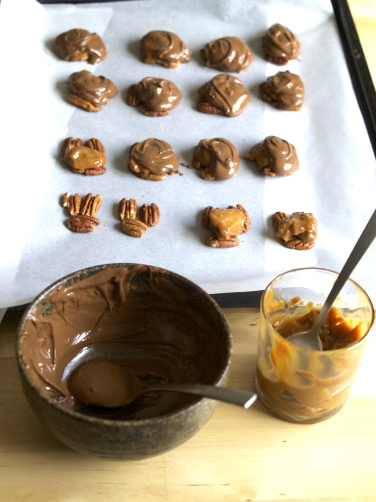 chocolate caramel and pecan turtle clusters