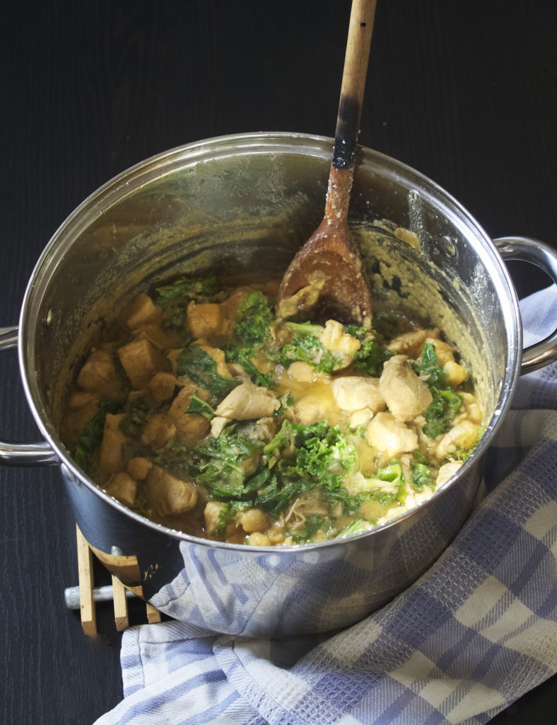 Green chickpea & chicken coconut curry