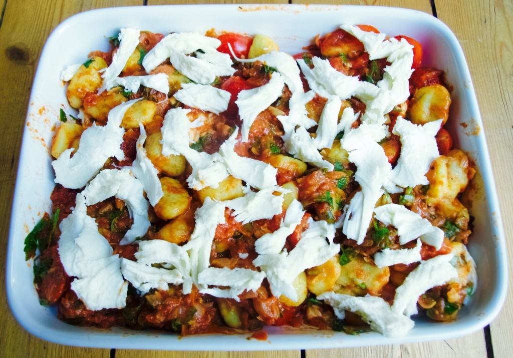 Easy baked Gnocchi with mozzarella and tomatoes