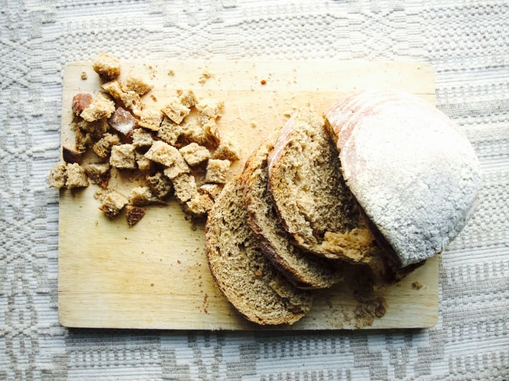Rye garlic bread and bean salad recipe