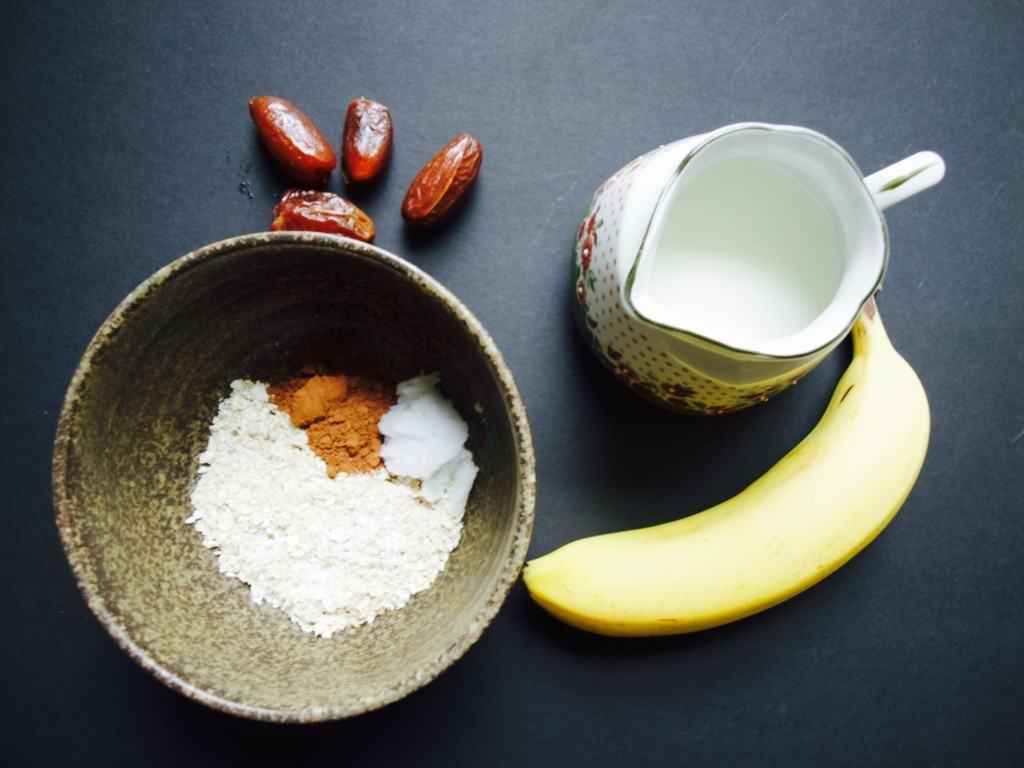 Chocolate oat porridge with dates and bananas