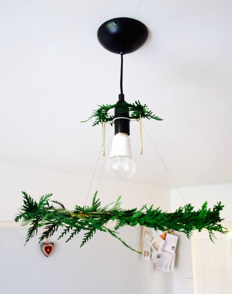 Make your own Christmas wreath chandelier