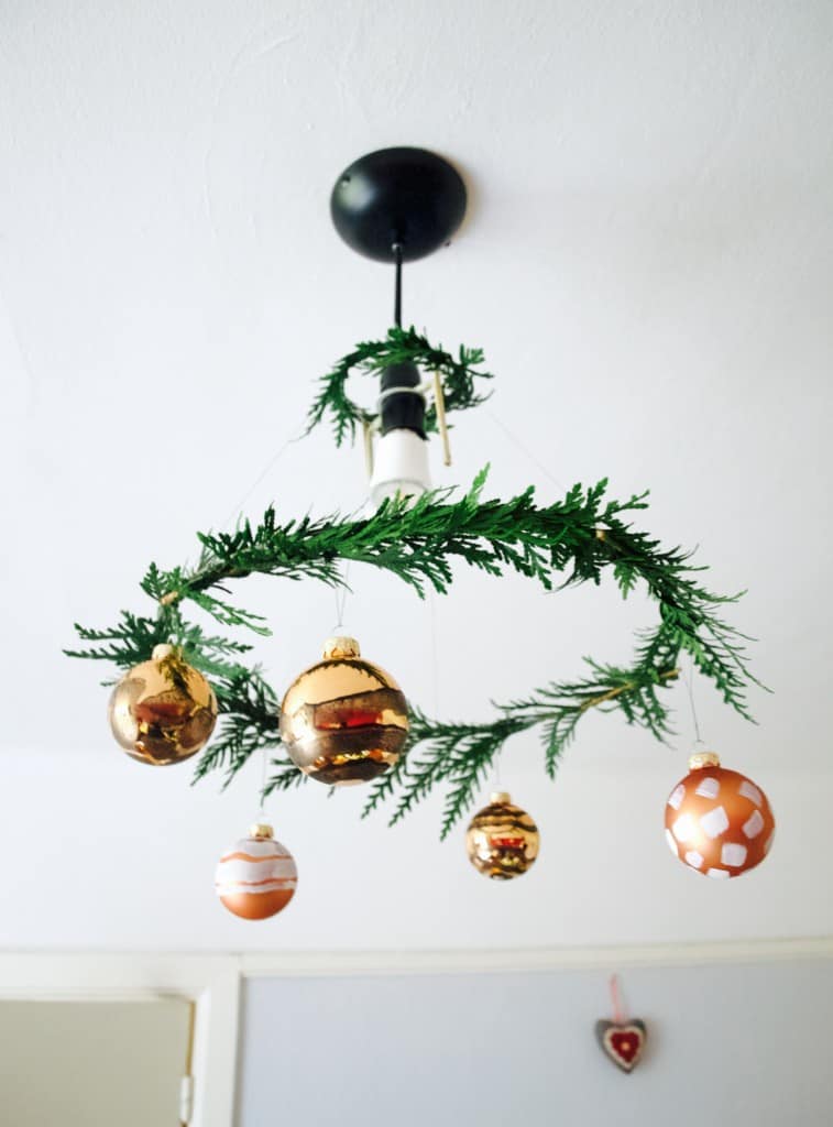 Christmas wreath chandelier DIY 